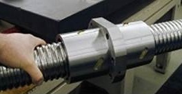 Regeneracja czy wymiana? Kiedy opłaca się naprawiać śruby kulowe i wrzeciona?