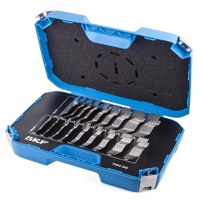 Wszechstronność i precyzja w jednej walizce. SKF TMAS 340 dla profesjonalistów. podkładka regulacyjna SKF TMAS 340, zestaw podkładek SKF TMAS 340 do osiowania, precyzyjne pozycjonowanie dużej maszyny przemysłowej