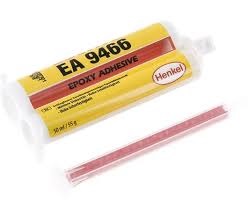 LOCTITE 9466 – uniwersalny, szybki klej epoksydowy do wielu materiałów LOCTITE 9466 to profesjonalny, dwuskładnikowy klej epoksydowy, który wyróżnia się szybkim czasem utwardzania. Produkt ten jest idealny do łączenia szerokiej gamy materiałów, takich jak metale, szkło, ceramika, drewno i wiele tworzyw sztucznych. Dzięki swojej unikalnej formule, LOCTITE 9466 zapewnia bardzo mocne, trwałe i wytrzymałe połączenie, które jest odporne na obciążenia, wibracje i działanie substancji chemicznych.