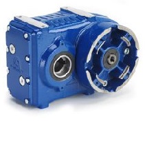 Obraz jest ucieleśnieniem mocy, wysokiej sprawności i niezawodności w technice napędowej, skupiając się na przekładniach walcowych płaskich. Kompozycja łączy w sobie potężny, techniczny wizerunek tych specjalistycznych reduktor&oacute;w z profesjonalizmem i dostępnością, jakie budzi autoryzowany polski dystrybutor DAKAM. Dominują w niej industrialne barwy &ndash; żeliwo (korpusy), stal (wały) oraz charakterystyczny niebieski lub szary kolor farby przemysłowej. W centrum uwagi, na czystej, industrialnej powierzchni (np. metalowym stole warsztatowym lub białym tle), znajduje się starannie zaaranżowany zestaw reduktor&oacute;w walcowych płaskich: &bull;	Charakterystyczna płaska konstrukcja: Prezentowany jest solidny reduktor (lub kompletny motoreduktor), kt&oacute;rego wał wejściowy i wyjściowy są do siebie r&oacute;wnoległe, ale przesunięte (nie są wsp&oacute;łosiowe). To wizualny wyr&oacute;żnik tej serii. &bull;	Solidny, żeliwny korpus: Masywna, często prostopadłościenna obudowa wizualnie komunikuje zdolność do przenoszenia potężnych moment&oacute;w obrotowych i przeznaczenie do ciężkich zastosowań przemysłowych (np. przenośniki, mieszadła). &bull;	Tuleja drążona (Hollow Shaft): Na wale wyjściowym wyraźnie widoczna jest tuleja drążona z rowkiem wpustowym (lub gniazdem na tarczę zaciskową), co podkreśla nowoczesność i łatwość montażu (bezpośrednio na wale maszyny). &bull;	Marki: Na korpusach widoczne są oznaczenia typu lub logotypy czołowych producent&oacute;w (np. Bonfiglioli, Motovario, Siemens, SIT, Nord), co buduje zaufanie do oferty dystrybutora. Tło jest subtelnie rozmyte (efekt bokeh), ale jednoznacznie wskazuje na profesjonalną dystrybucję na terenie Polski: &bull;	Nowoczesny magazyn DAKAM: W tle widać rzędy wysokich regał&oacute;w magazynowych. Na p&oacute;łkach składowane są oryginalne opakowania (kartony) oraz zapas przekładni i motoreduktor&oacute;w czołowych marek. Duża ilość towaru na stanie wizualnie potwierdza status "sprawdzonego dystrybutora". &bull;	Logo Dystrybutora: W dyskretnym, ale widocznym miejscu umieszczone jest logo DAKAM, z dopiskiem "Centrum Techniki Napędowej" lub "Autoryzowany Dystrybutor", co buduje jego markę jako zaufanego partnera. Obraz niesie jasny komunikat: "Jako sprawdzony polski dystrybutor DAKAM, posiadamy na stanie pełen asortyment wydajnych reduktor&oacute;w walcowych płaskich (r&oacute;wnoległych) od najlepszych producent&oacute;w, idealnych do przenoszenia wysokich moment&oacute;w obrotowych".