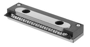 Prowadnice SKD: Wykorzystują profilowane bieżnie, co pozwala na przenoszenie większych obciążeń i zapewnia jeszcze większą sztywność. Są doskonałe do maszyn wymagających stabilności. Prowadnice SKD Schneeberger sprawdź ofertę w DAKAM